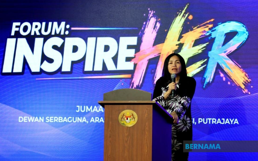 PENYERTAAN WANITA DALAM SEKTOR PERKHIDMATAN AWAM CECAH 60.41 PERATUS