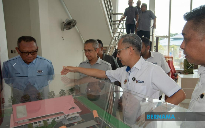 FAHMI FADZIL LENGKAPKAN LAWATAN KERJA PADAT KE LABUAN